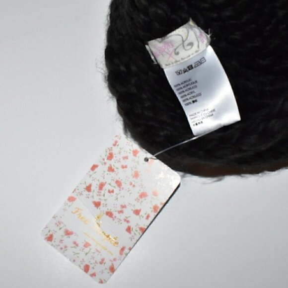 Free People Cozy Chunky Knit Colorblock Pom Pom Beani Winter Hat Black B… - Picture 3 of 9